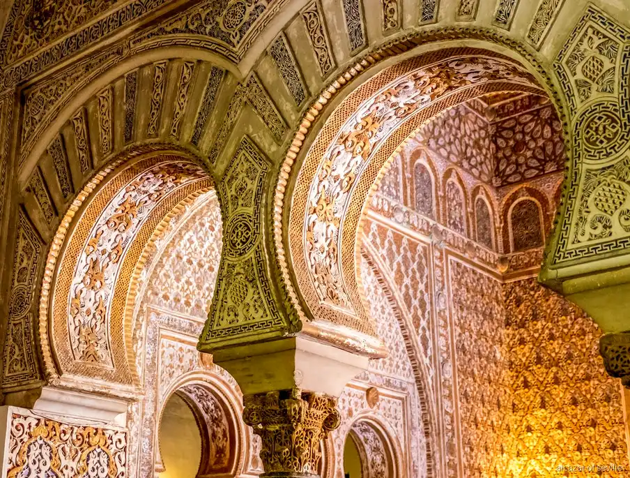 Kuplen i Salón de Embajadores inde i Royal Alcázar of Seville