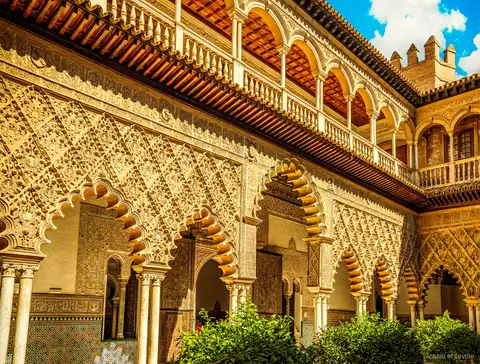 Kuplen i Salón de Embajadores, stop på den guidede Royal Alcázar-tur