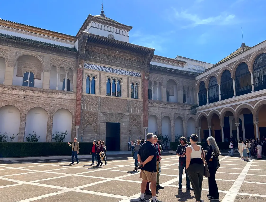 Snabbspårsentré på liten grupptur till Alcázar of Seville