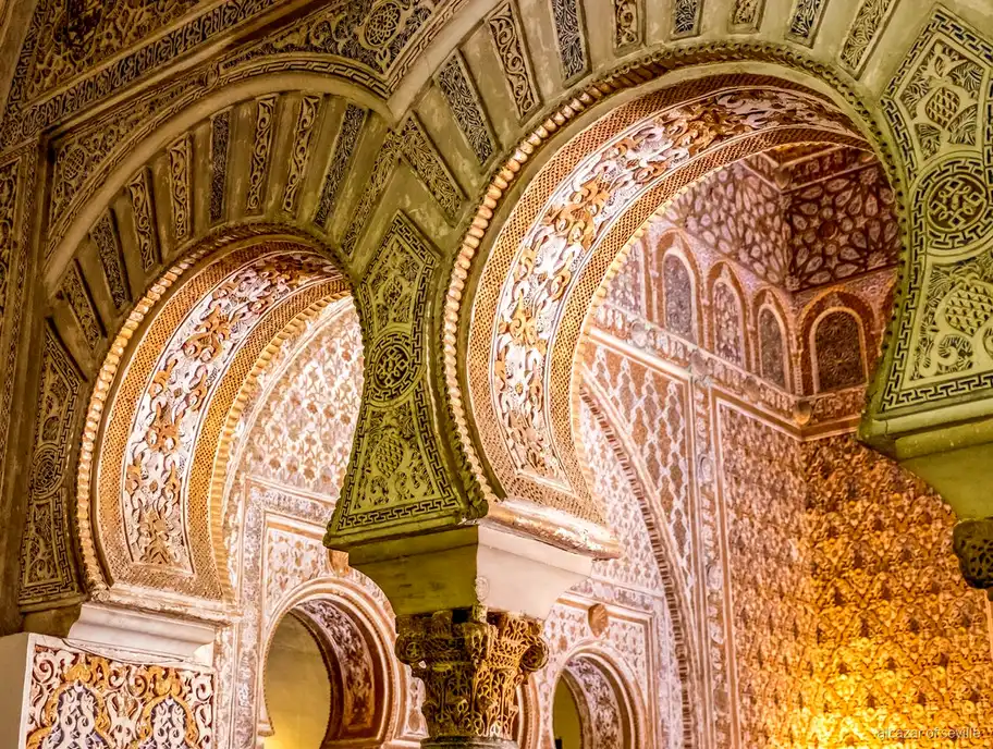 Dôme du Salón de Embajadores à l'intérieur de l'Alcazar royal de Séville
