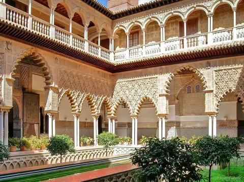 Entrada al Real Alcázar de Sevilla, patio del palacio mudéjar